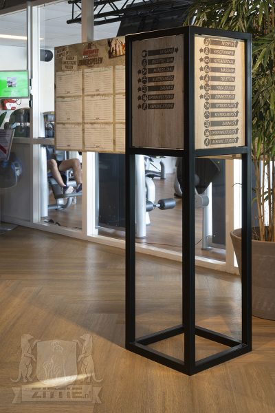 ZittieLekker_Medifit_bewegwijzering_zuil